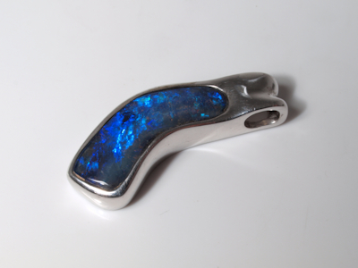 Exklusiver Silberschmuck handgefertigt mit einem natürlichen Boulderopal