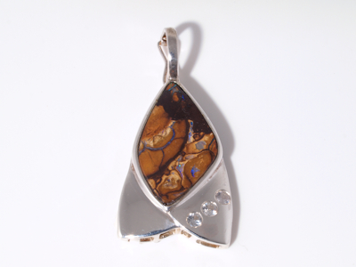 Handgefertigter Opalschmuck und Silberschmuck mit echtem Boulderopal
